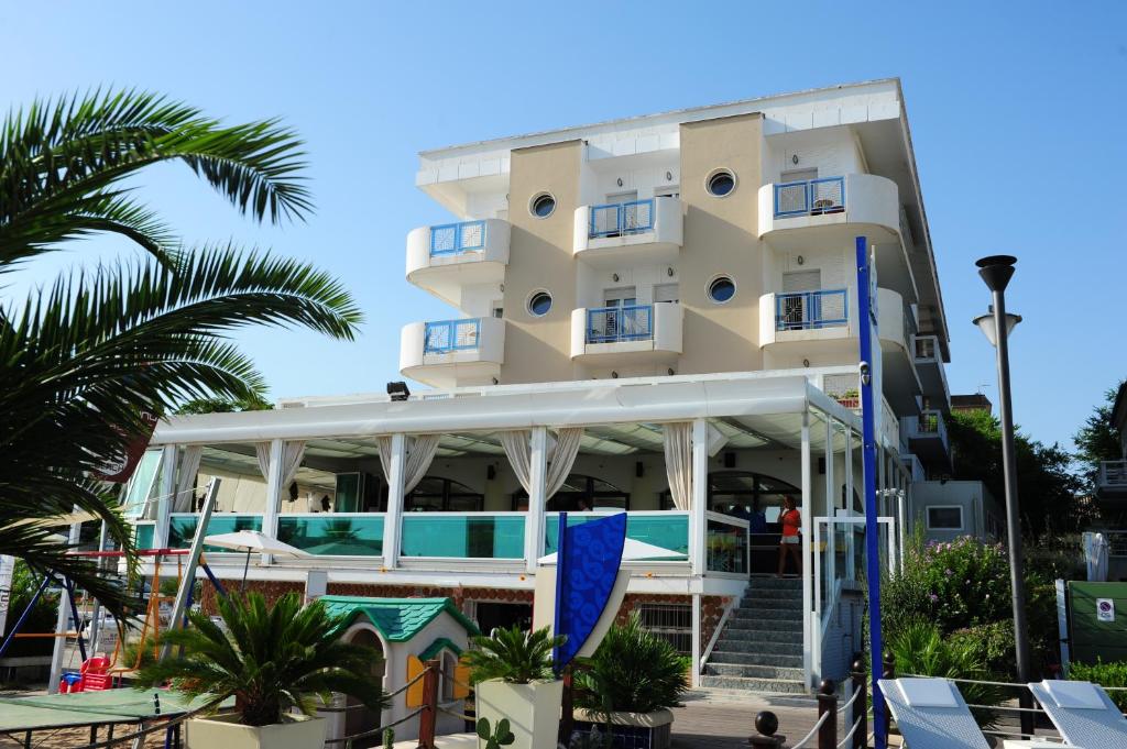 hotels with balcony in Cattolica Piazza Del Tramonto