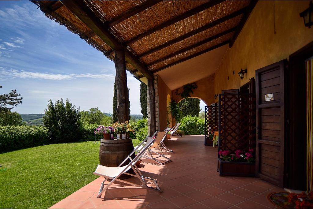 hotels with balcony in Saturnia