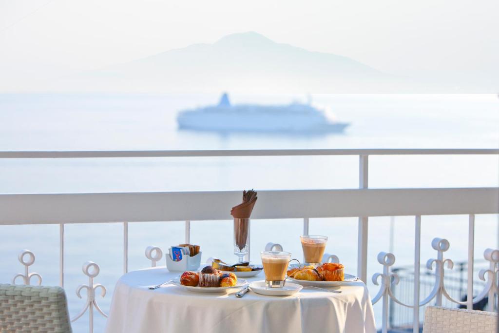 hotels with balcony in Sorrento Italy