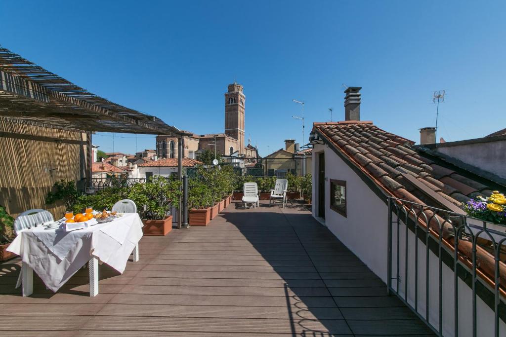 hotels with balcony in Venice Gallerie Dellaccademia