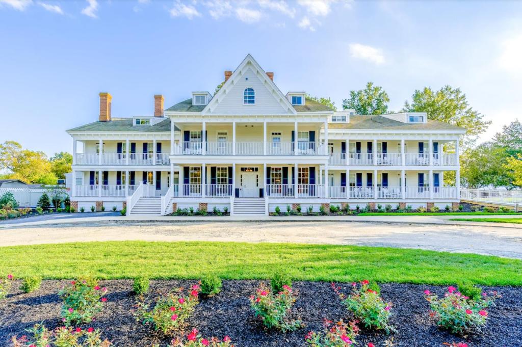 hotels with balcony in Chester