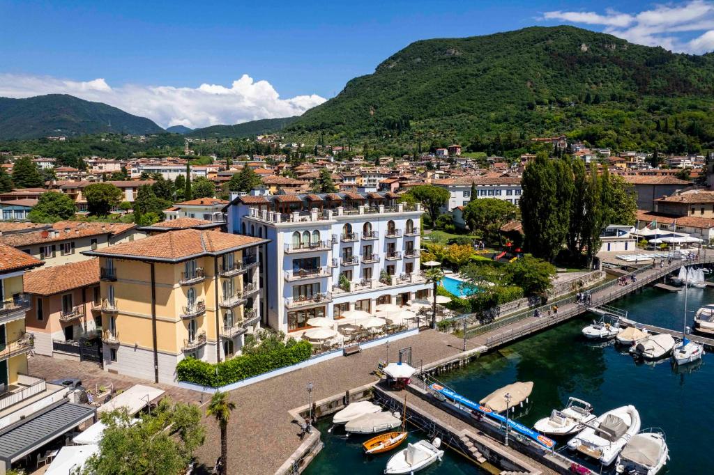 hotels with balcony in Salo Italy