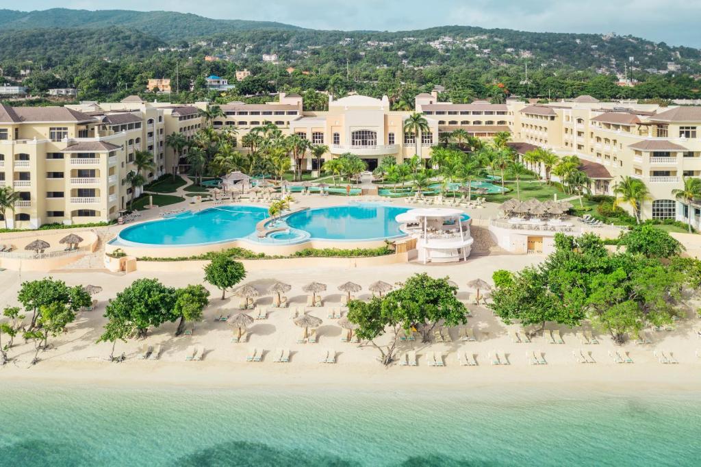 hotels with balcony in Montego Bay