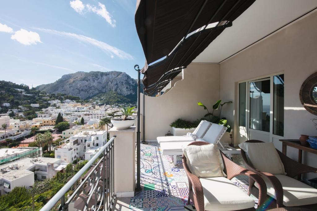 hotels with balcony in Capri