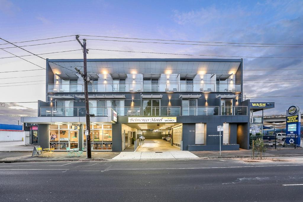 hotels with balcony in Geelong