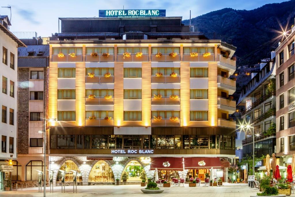 hotels with balcony in Andorra La Vella