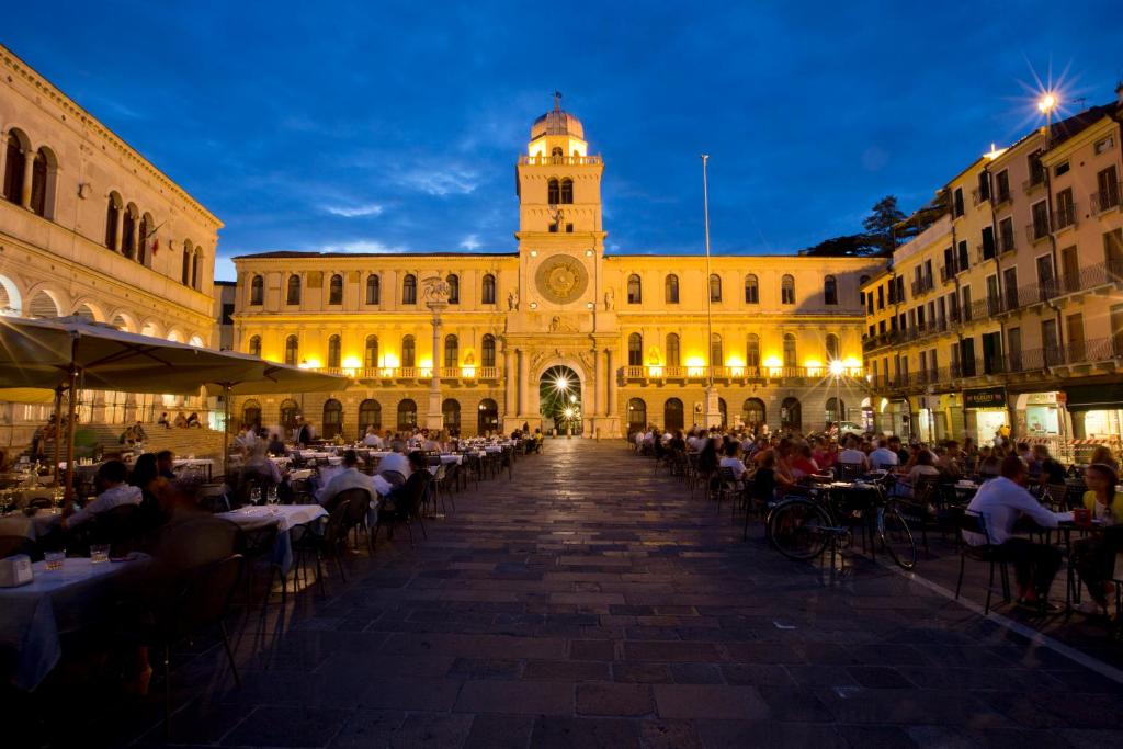 hotels with balcony in Padova