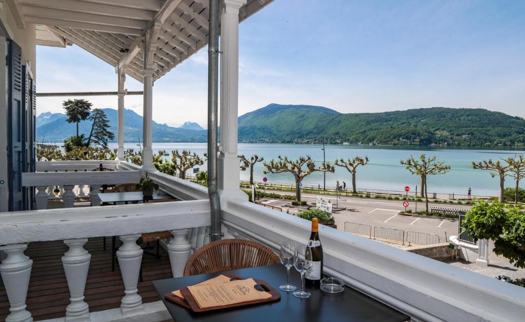 hotels with balcony in Annecy