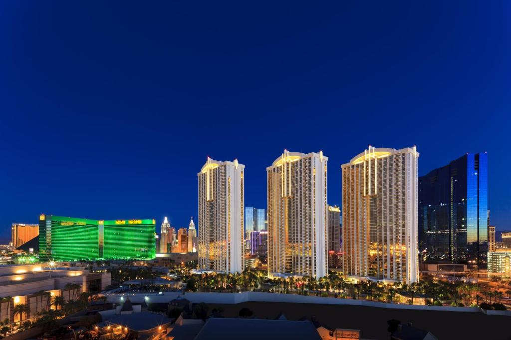 hotels with balcony in Las Vegas