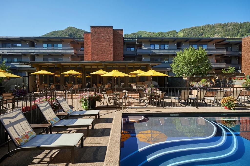 hotels with balcony in Aspen