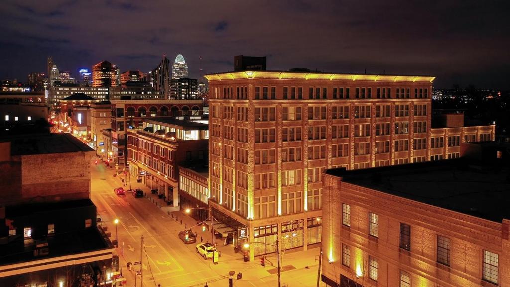 hotels with balcony in Cincinnati