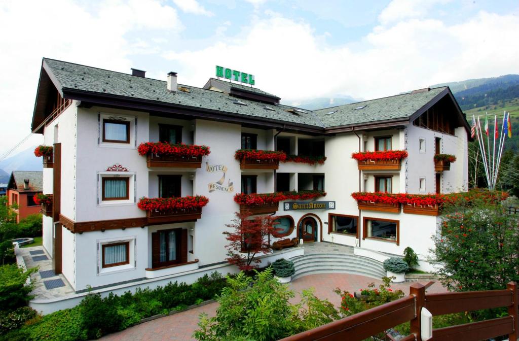 hotels with balcony in Bormio