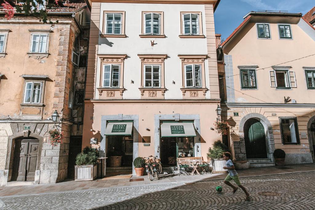 hotels with balcony in Ljubljana