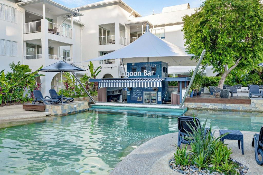 hotels with balcony in Port Douglas