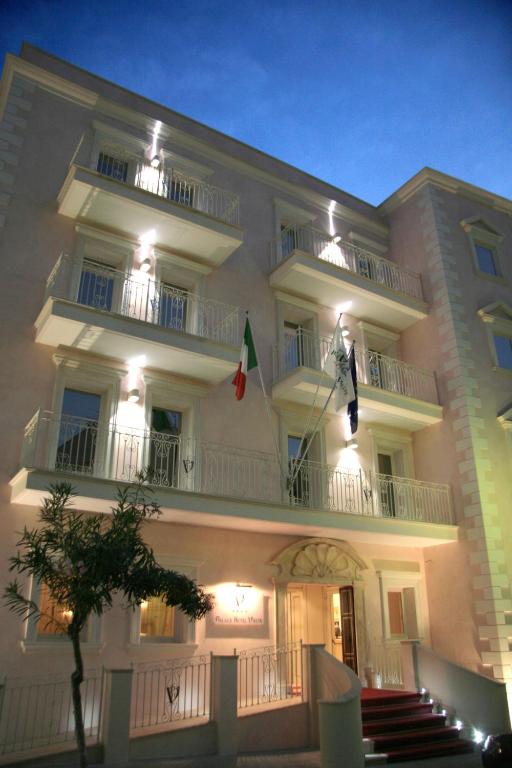 hotels with balcony in Vieste