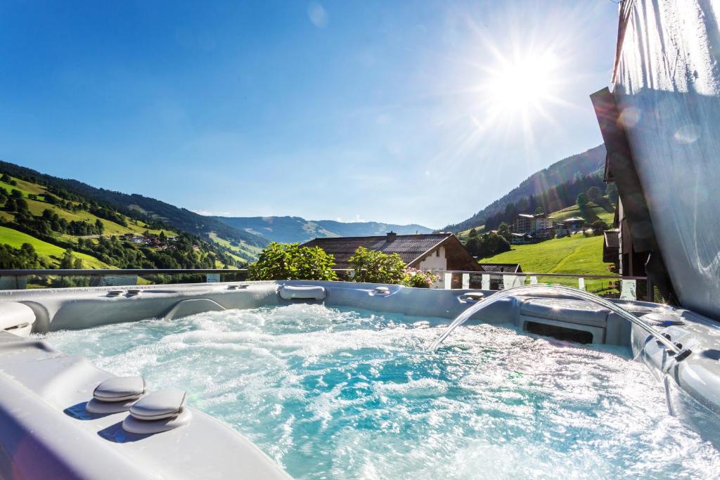 hotels with balcony in Saalbach