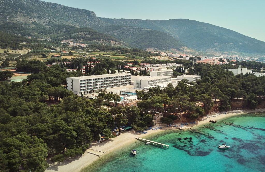 hotels with balcony in Bol