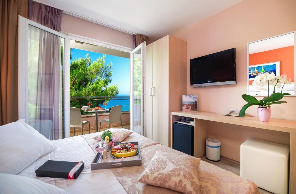 hotels with balcony in Makarska