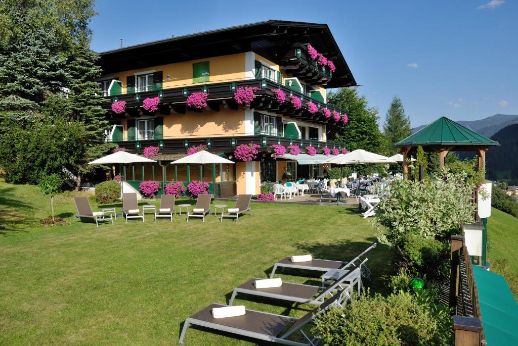 hotels with balcony in Saalbach