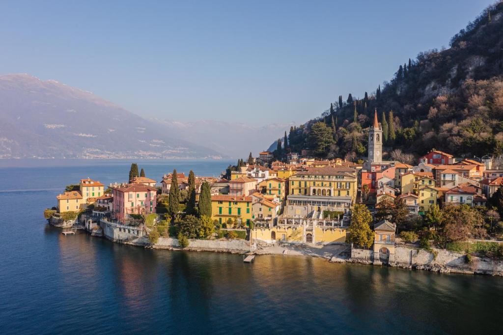 hotels with balcony in Lake Como Italy