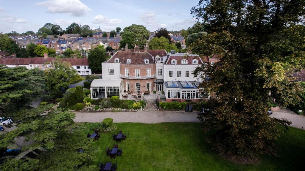 hotels with balcony in Hertfordshire