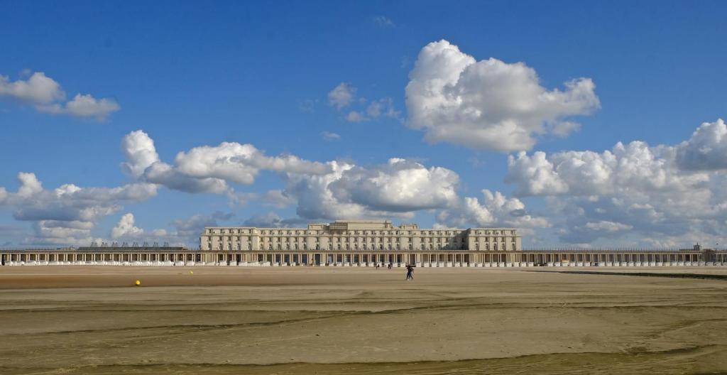 hotels with balcony in Ostend