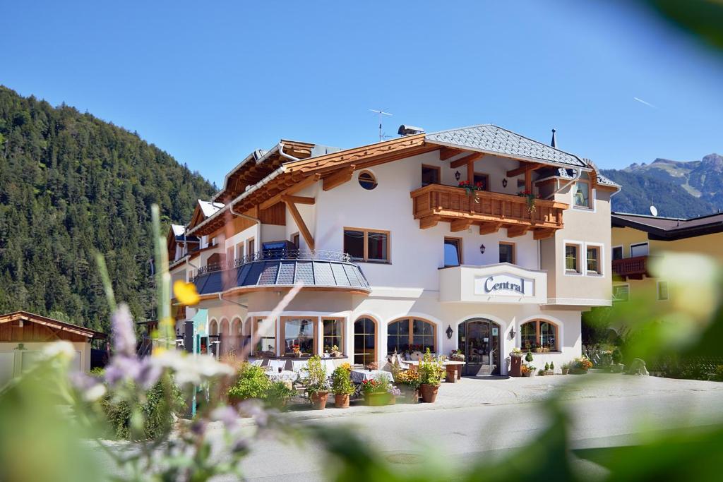 hotels with balcony in Pertisau