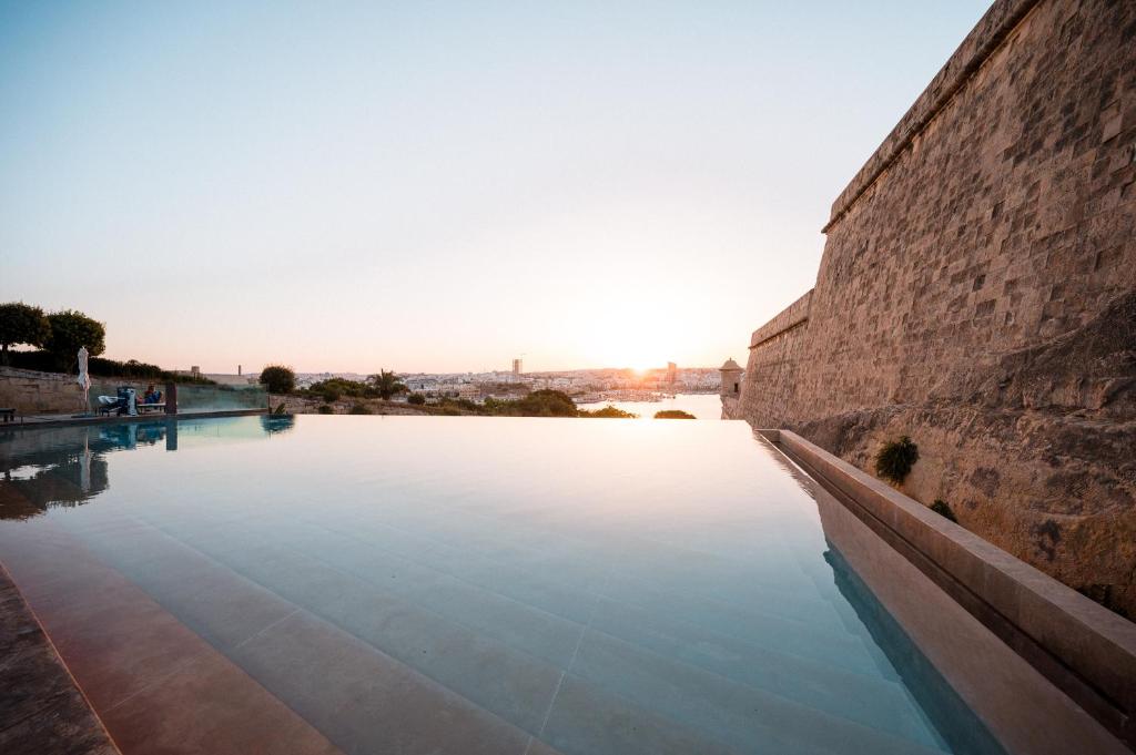 hotels with balcony in Valletta