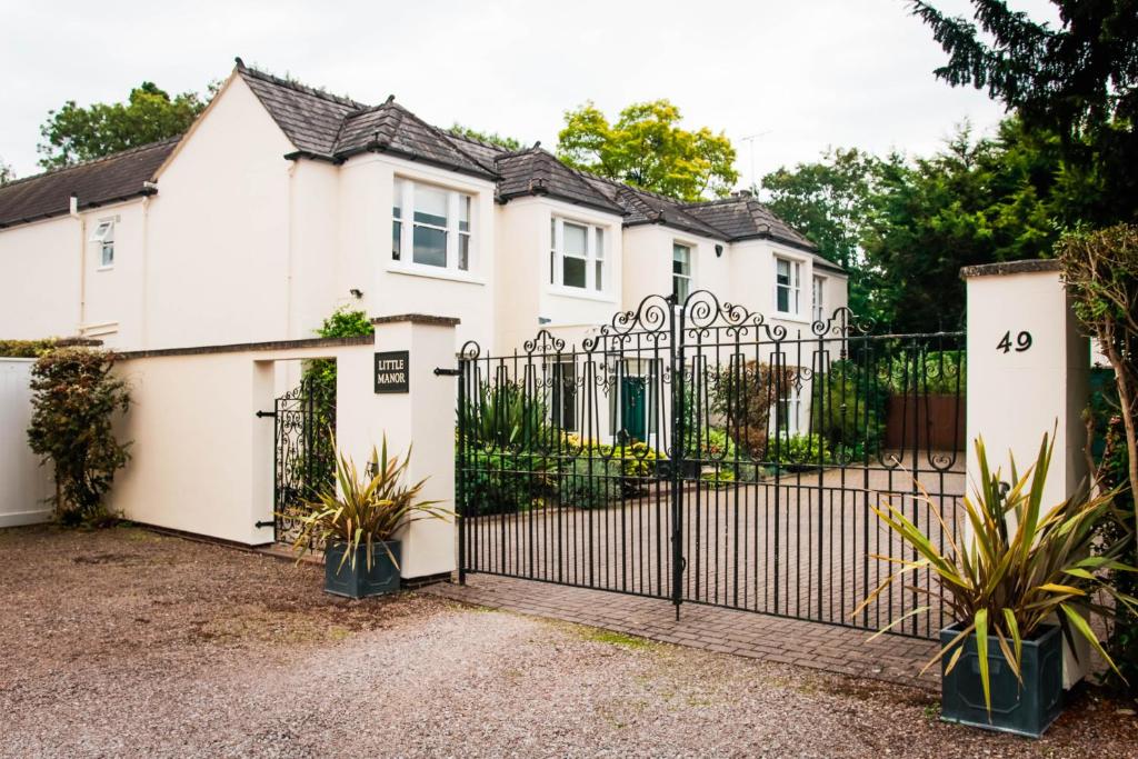 hotels with balcony in Cheltenham