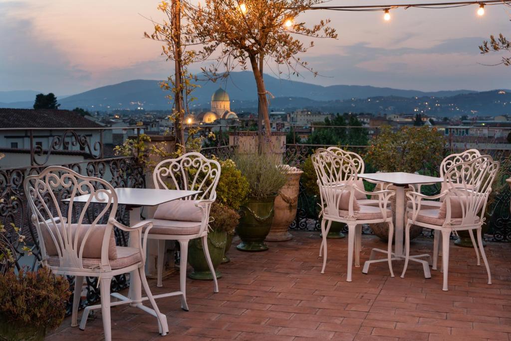 hotels with balcony in Florence Lungarno Del Tempio