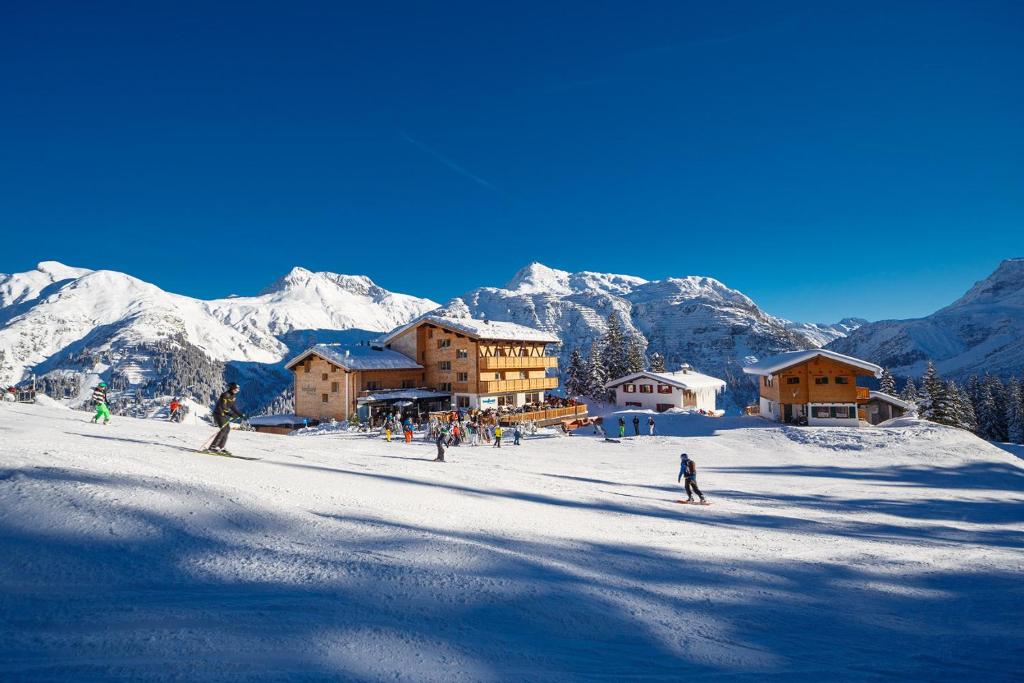 hotels with balcony in Lech