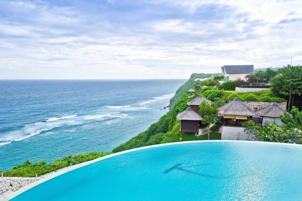 hotels with balcony in Uluwatu