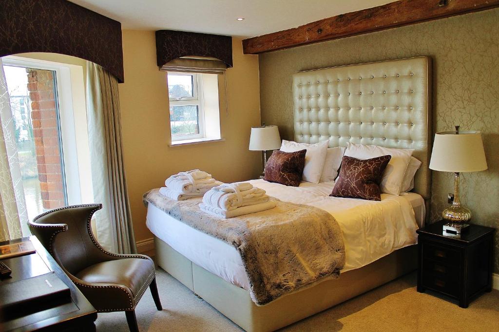 hotels with balcony in Worcestershire