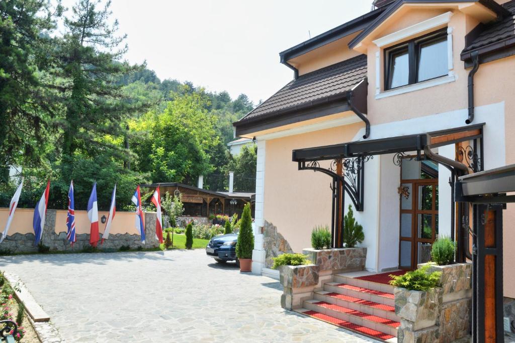 hotels with balcony in Skopje