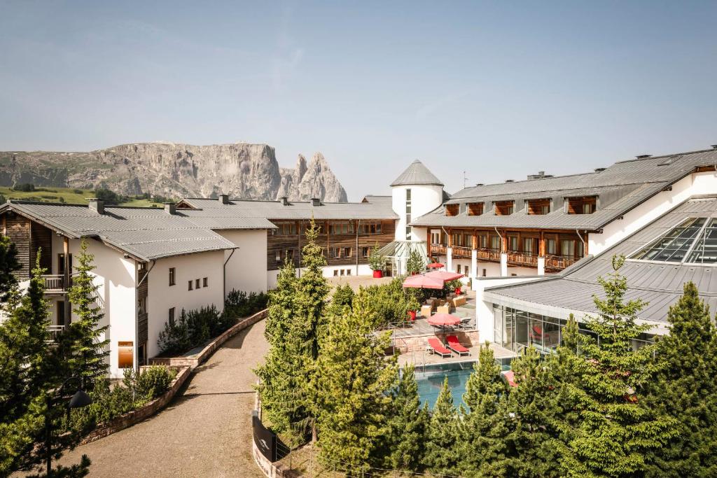 hotels with balcony in Alpe Di Siusi