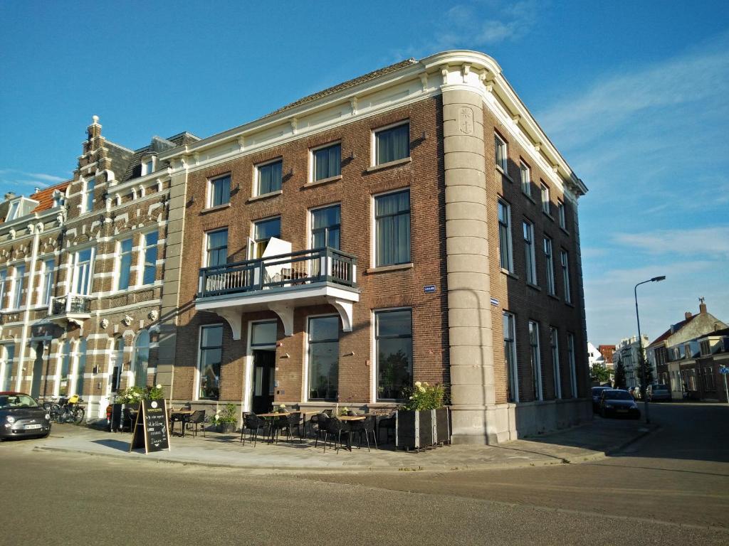 hotels with balcony in Middelburg