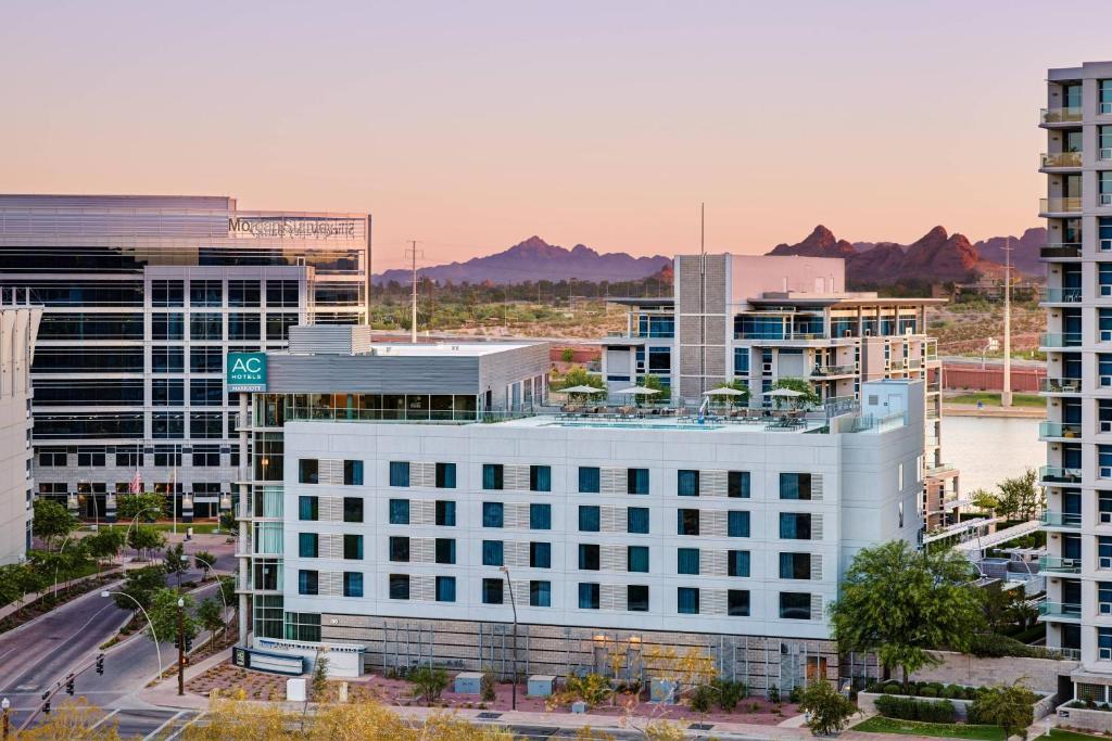 hotels with balcony in Tempe