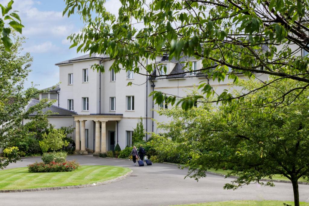 hotels with balcony in Wiltshire