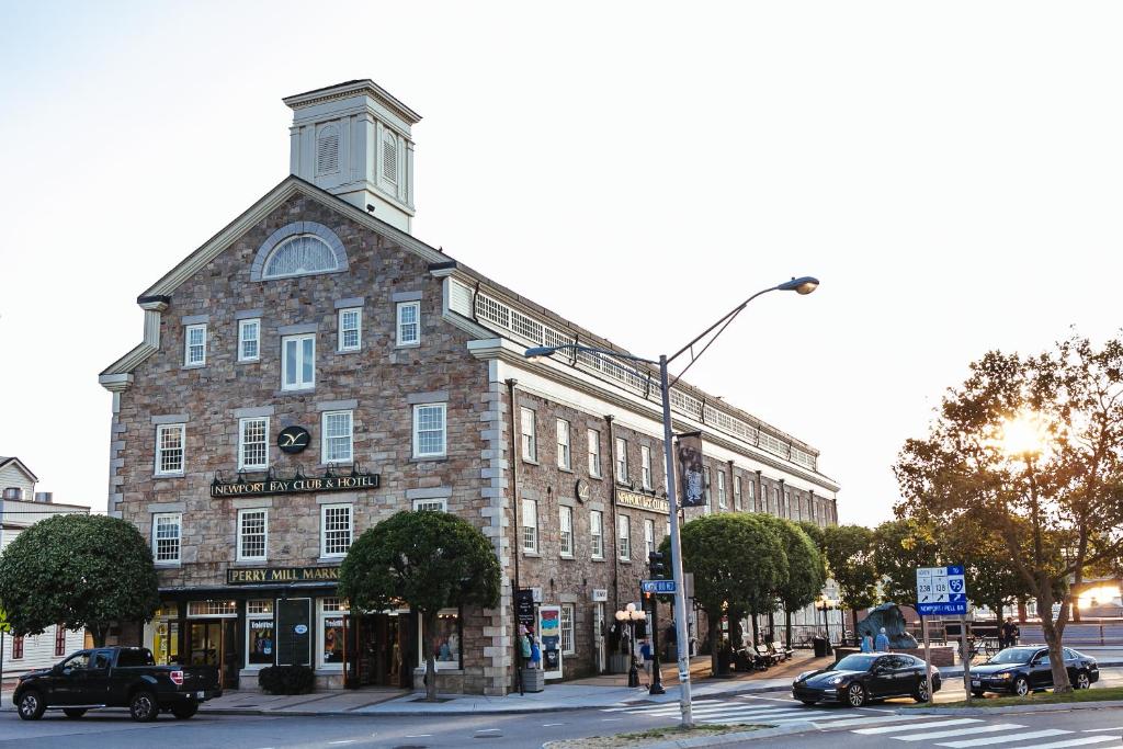 hotels with balcony in Rhode Island