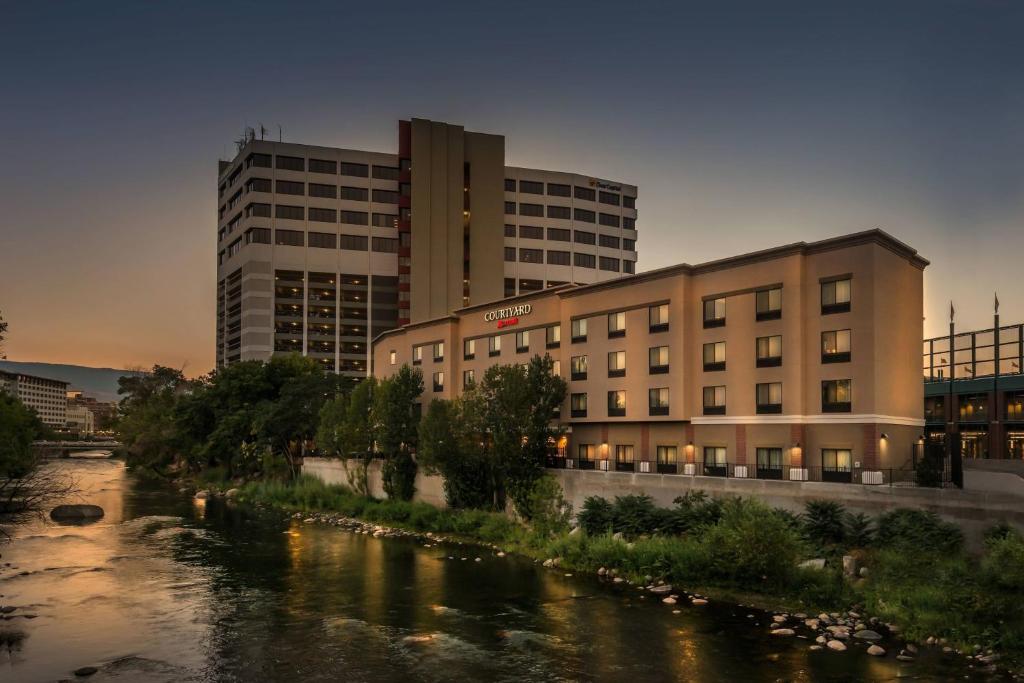 hotels with balcony in Reno