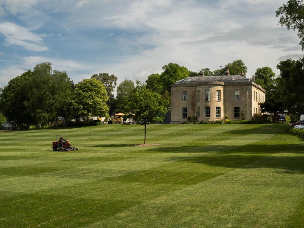 hotels with balcony in Wiltshire