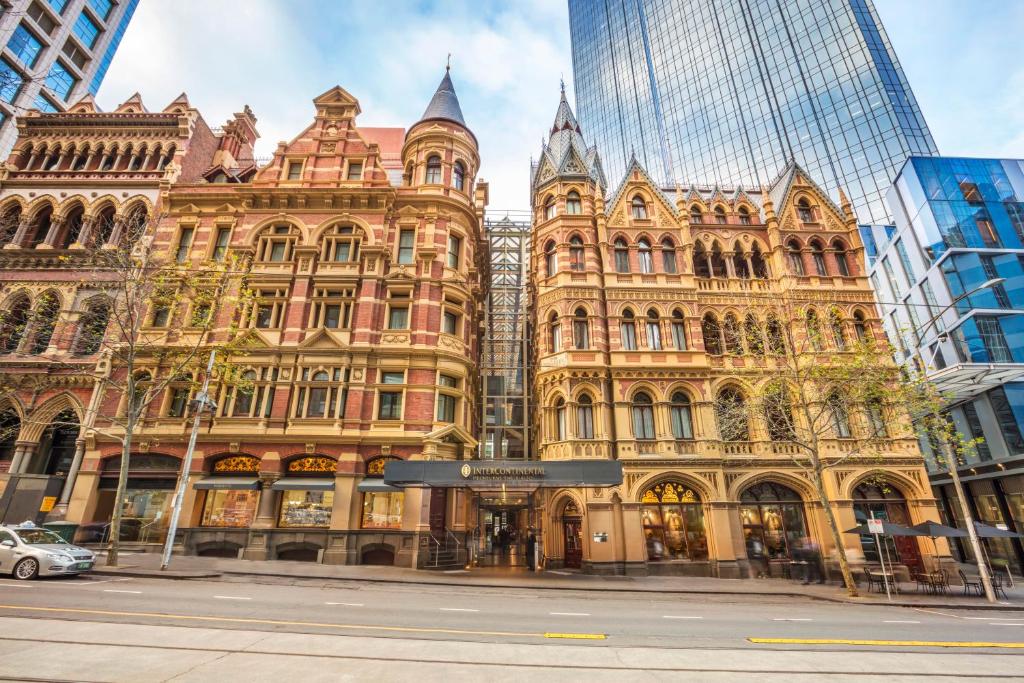 hotels with balcony in Melbourne Australia Shrine Of Remembrance