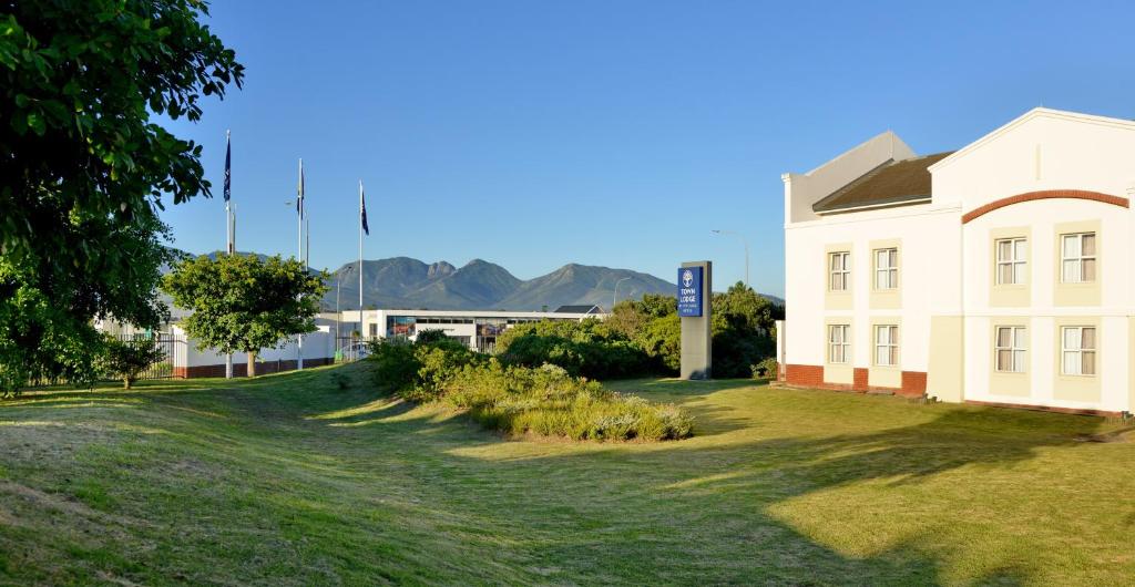 hotels with balcony in George