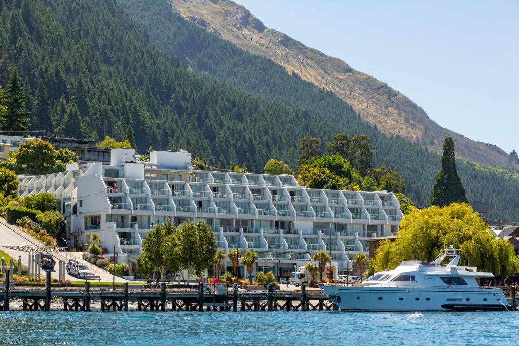 hotels with balcony in Queenstown New Zealand