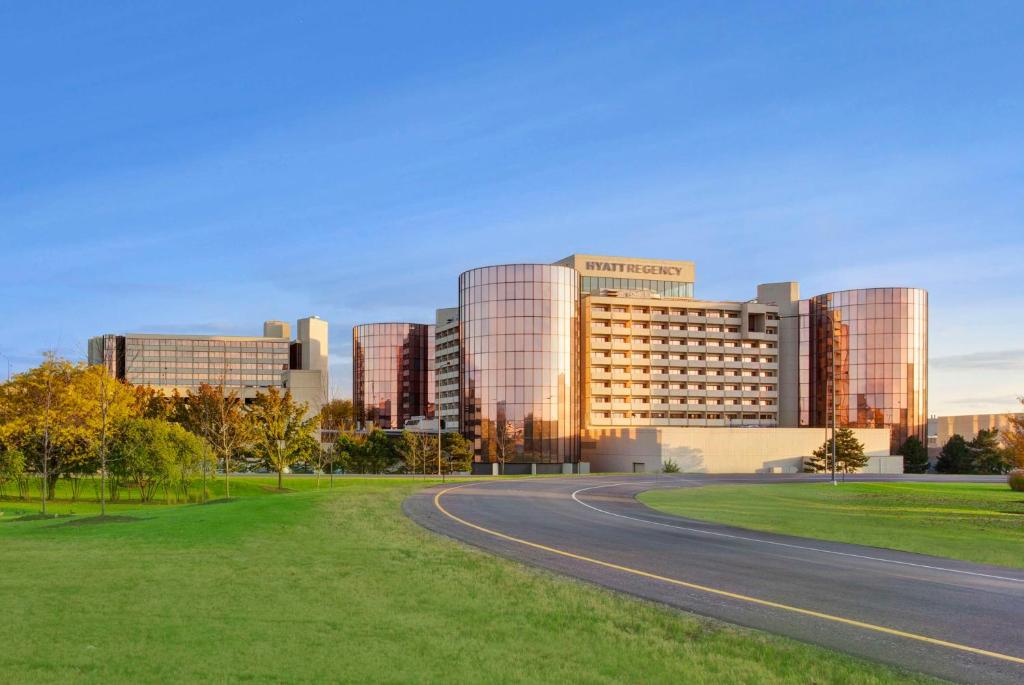 hotels with balcony in Illinois