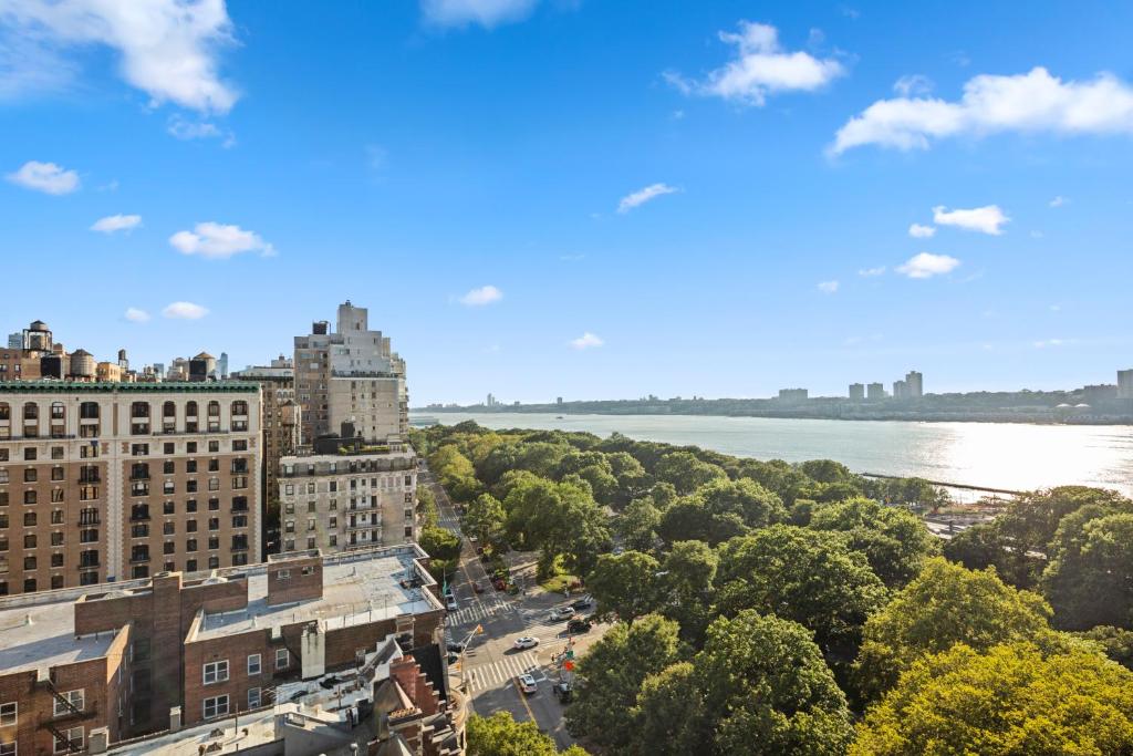 hotels with balcony in New York New York Central Park