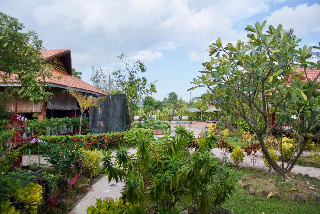 hotels with balcony in Kampot