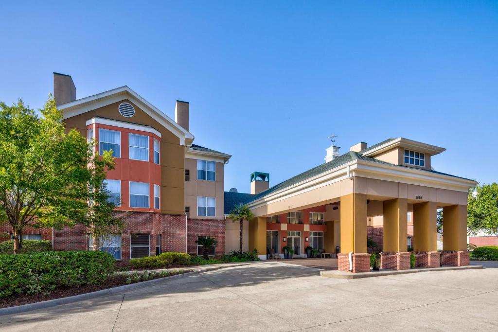 hotels with balcony in Baton Rouge