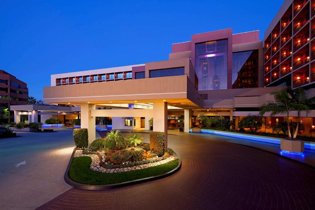 hotels with balcony in Costa Mesa