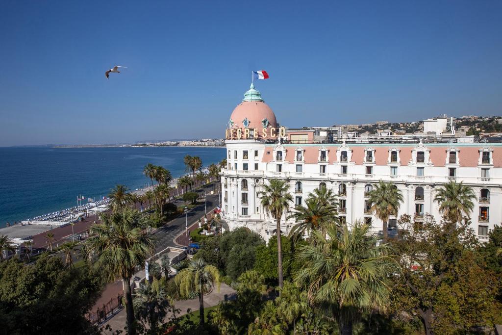 hotels with balcony in Nice